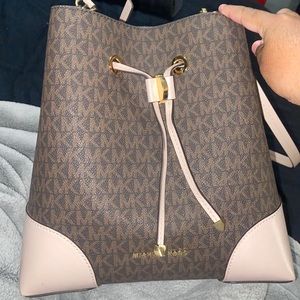 Michael kors shoulder / cross body purse